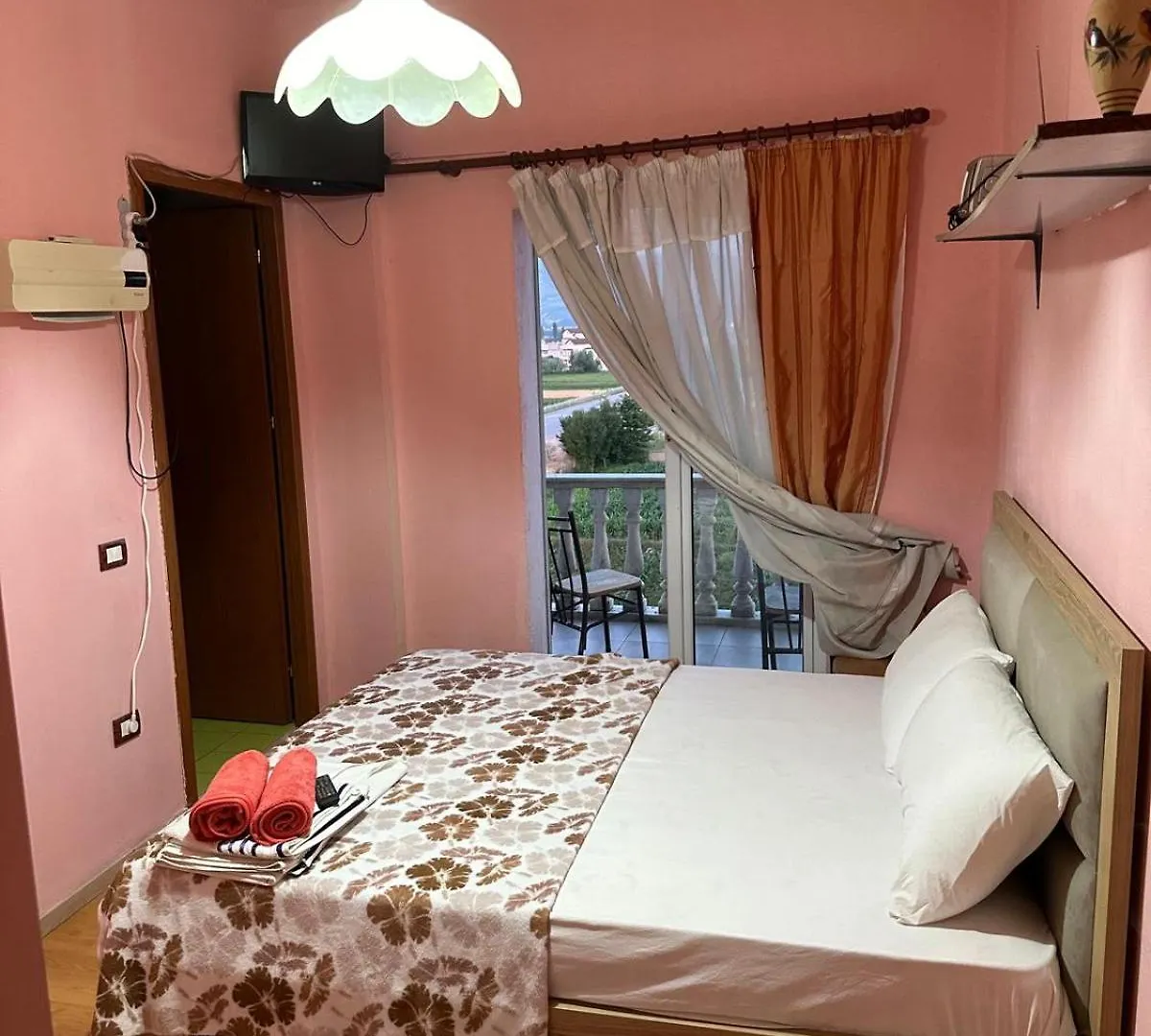 Medusa Hotel Κορυτσά 3*,